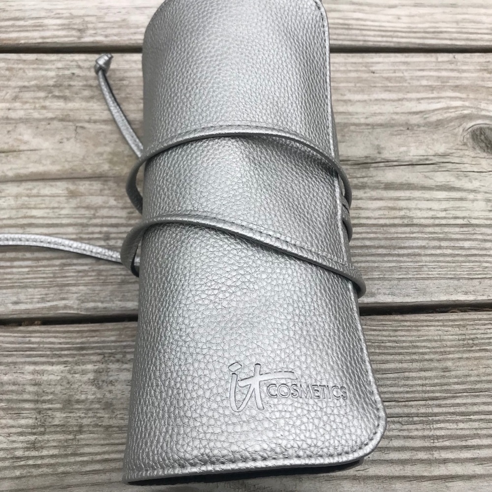 IT Cosmetics Metallic Silver Brush Roll